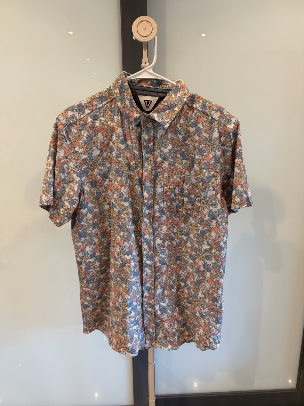 Vissla Men’s Floral Short Sleeve Button Up Shirt Medium